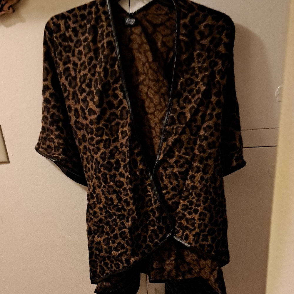 Jones New York Animal Print Wrap with Black Edging w/ Matching Belt